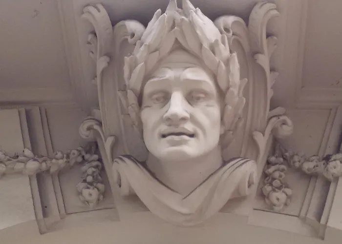 レオスフェア ホステル *